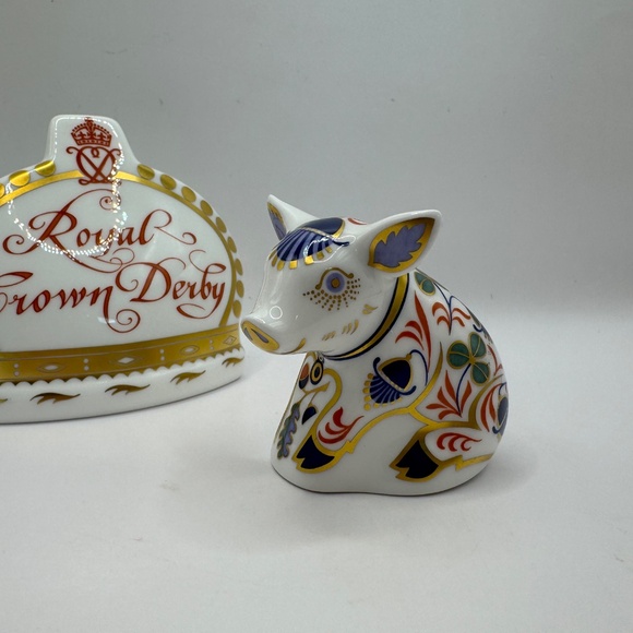 Royal Crown Derby Sitting Piglet Bone China Paperweight Figurine. Various. - Picture 7 of 14